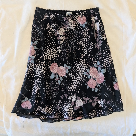 Old Navy Dresses & Skirts - Y2K Floral slip skirt
